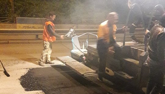 Наконец-то: В Запорожье загруженные участки дорог ремонтируют ночью - ФОТОФАКТ