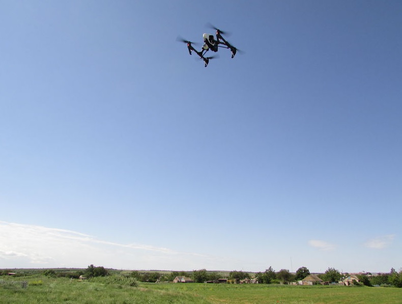 Бердянские аграрии запустили дроны, чтобы измерить поля