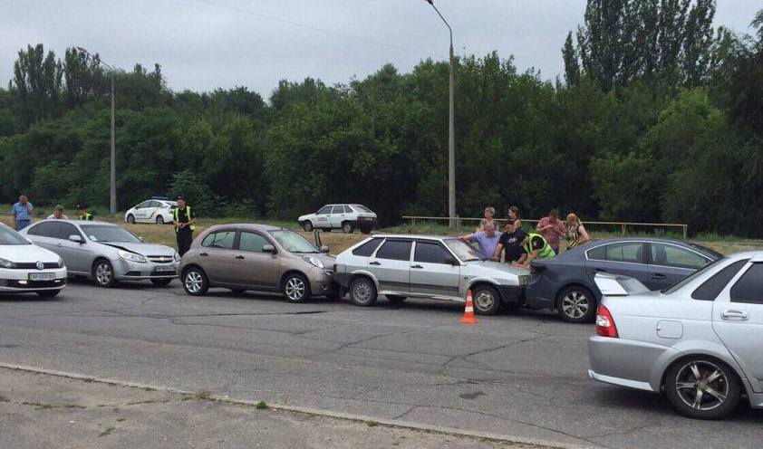 Массовое ДТП возле Дубовки: у двух авто были заклеены стоп-сигналы