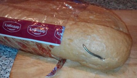 Запорожские магазины продолжают продавать хлеб с гвоздями