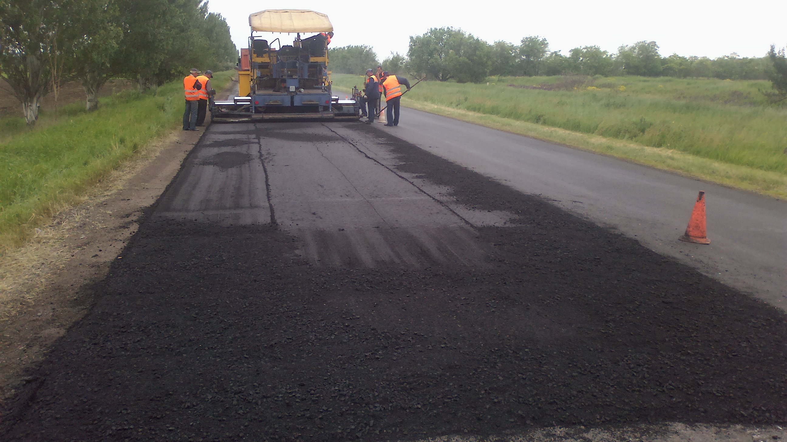 Чиновники УКСа отдали полякам 6,5 миллионов гривен за ремонт дороги в Токмаке