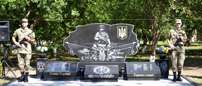 Депутаты все же решили установить памятник Героям АТО на площади Свободы