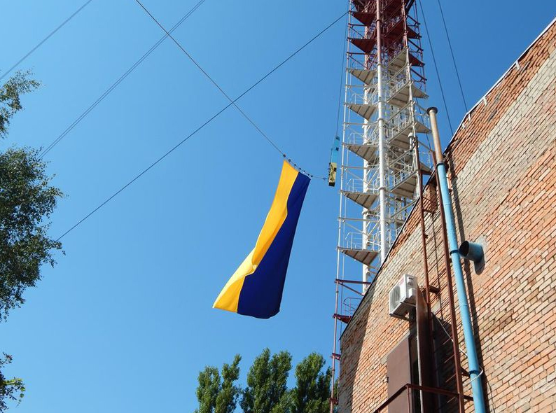 В Запорожской области подняли наивысший Государственный флаг - ФОТО