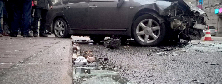 В Запорожской области пьяный водитель вылетел на тротуар и убил пешехода
