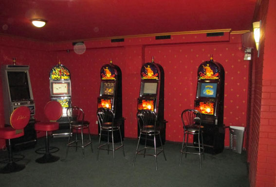 В Запорожской области в здании бывшего бара оборудовали зал с игровыми автоматами - ФОТО
