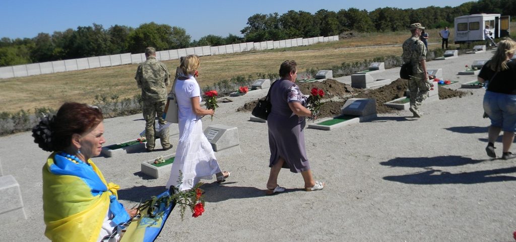 На Кушугумском кладбище идентифицировали еще троих погибших бойцов АТО