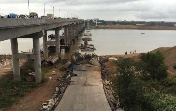 В Китае рухнул мост: есть жертвы (ВИДЕО)