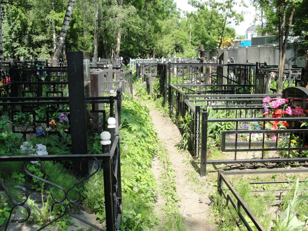 Как себя вести на кладбище, если вы попали туда еще живым?