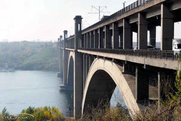 В Запорожье на мосту Преображенского произошла очередная авария