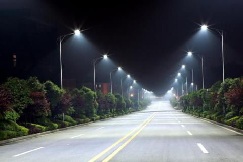 На освещение улиц Запорожья потратят более полутора миллиона гривен