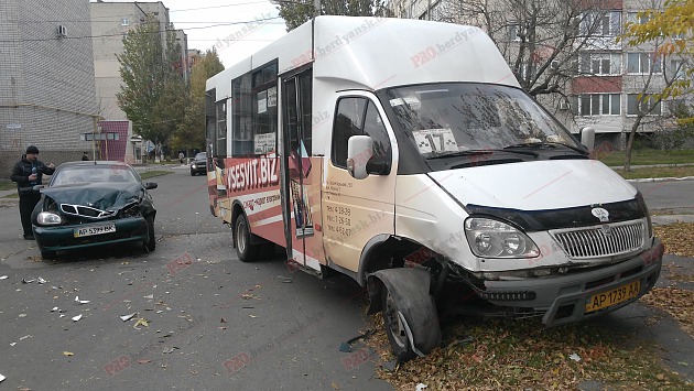 В Запорожской области маршрутка с пассажирами попала в ДТП