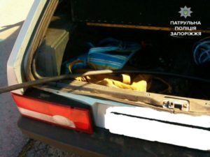 Запорожец катался с краденными вещами в багажнике