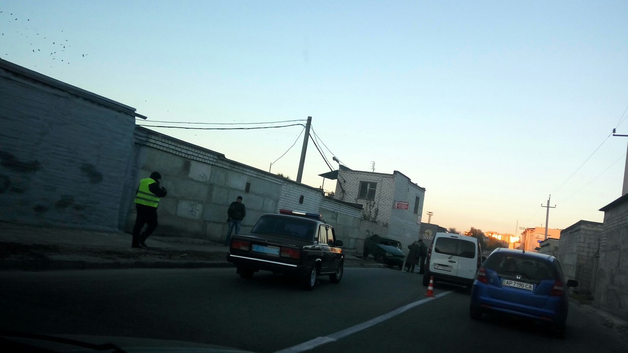 В Запорожье столкнулись три авто: есть пострадавшие