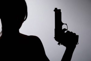 В Запорожской области женщина выстрелила в себя из пистолета