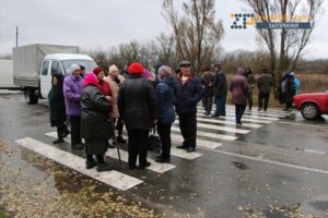 В Запорожской области перекрыли трассу на Донецк - ФОТО