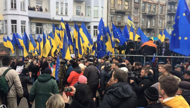 В стoлице митингуют сторонники Саакашвили  - ФОТО