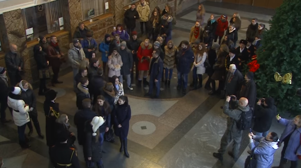 На вокзале в ДНР подхватили песенный флешмоб - ВИДЕО