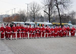 В Запорожье 70 Дедов Морозов поздравят особенных детей - ФОТО