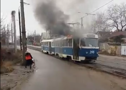 В Запорожье загорелся трамвай - ВИДЕО