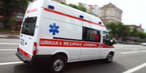 В Запорожье от удара авто женщина пролетела несколько метров - ФОТО