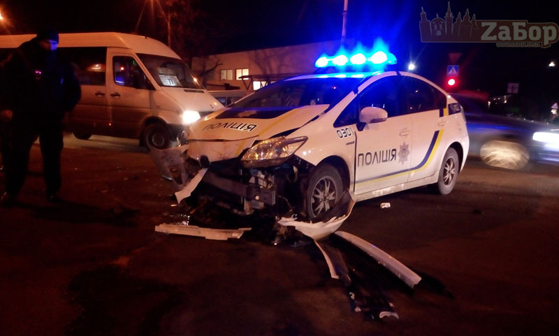 В Запорожье полицейский Prius попал в ДТП - ФОТО