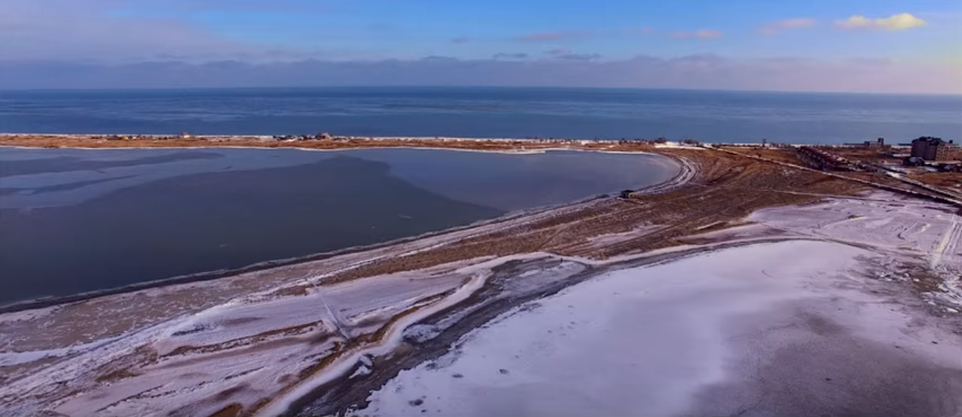 Азовское море покрылось льдом - ВИДЕО