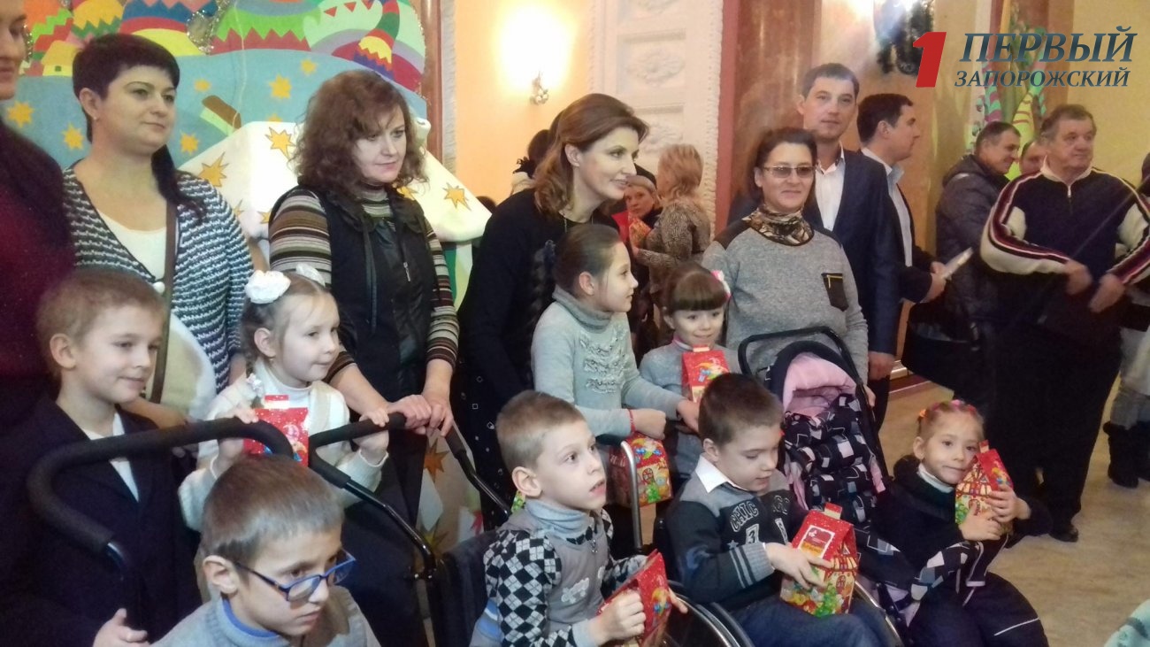 Марина Порошенко вручила запорожским детям подарки - ФОТО