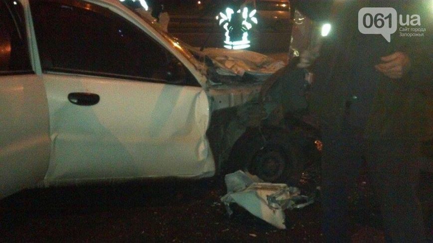 В Запорожье на дамбе произошла серьезная авария: водителя 