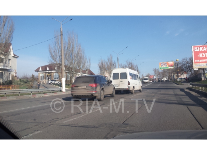 В Мелитополе маршрутку с пассажирами протаранила иномарка - ФОТО