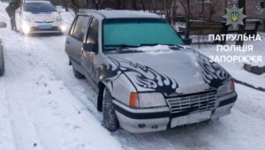 В Запорожье патрульные нашли угнанный автомобиль - ФОТО
