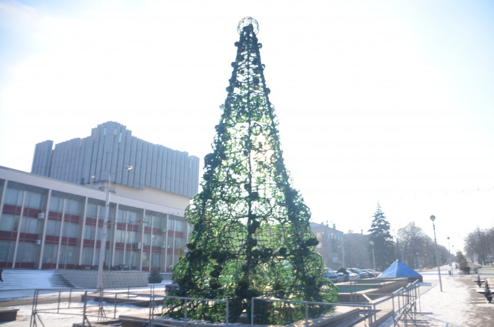 На бульваре Шевченко установили «прозрачную» елку