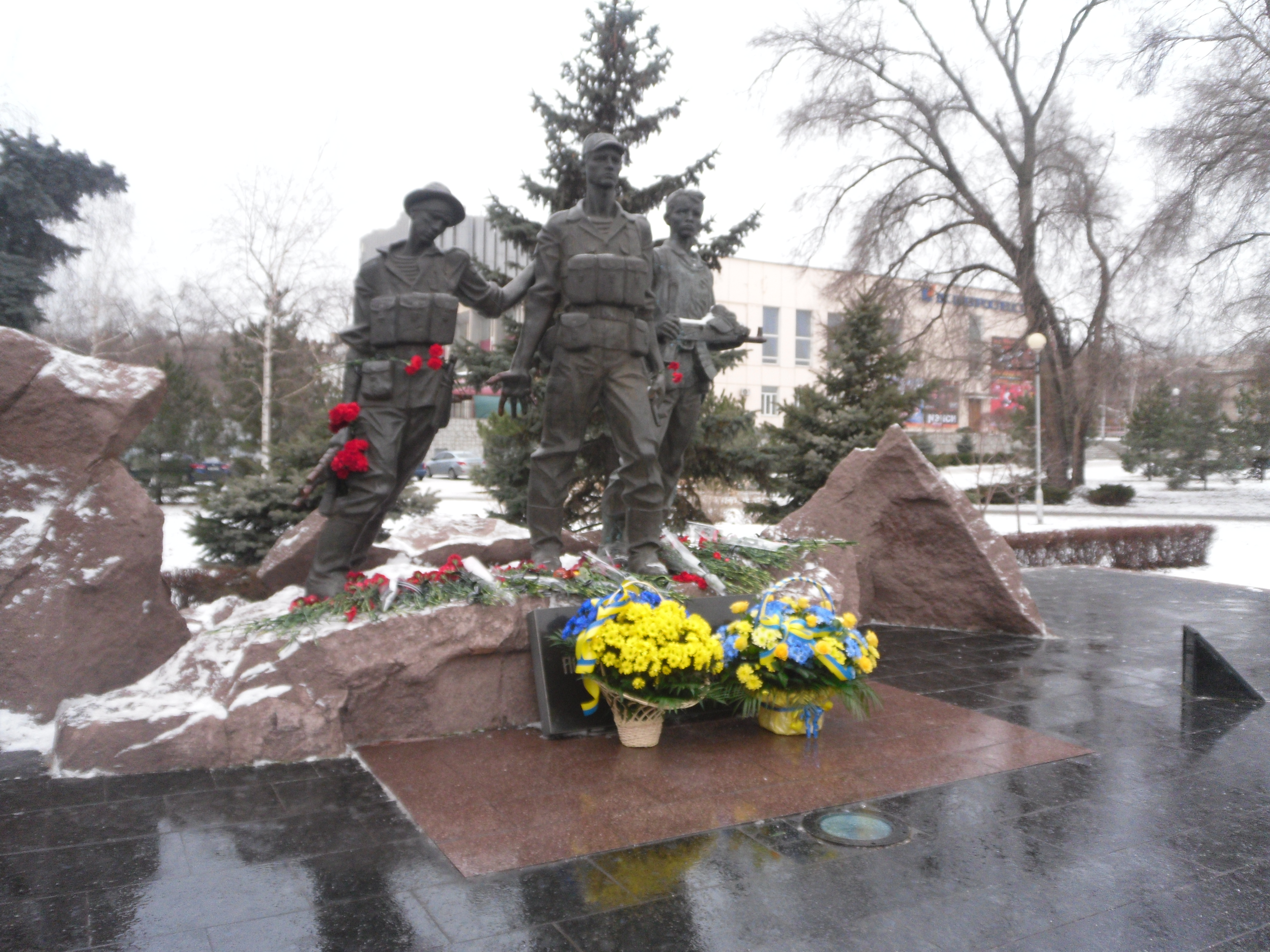 В Запорожье почтили память погибших воинов в Афганистане - фото