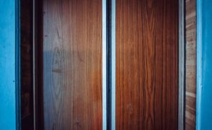 Пропавшего в Запорожье ребенка нашли спящим в лифте