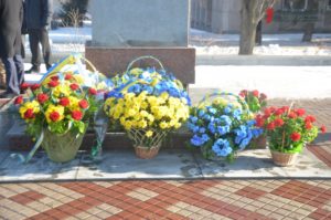 В День Соборности в Запорожье возложили цветы к памятнику Шевченко - ФОТО