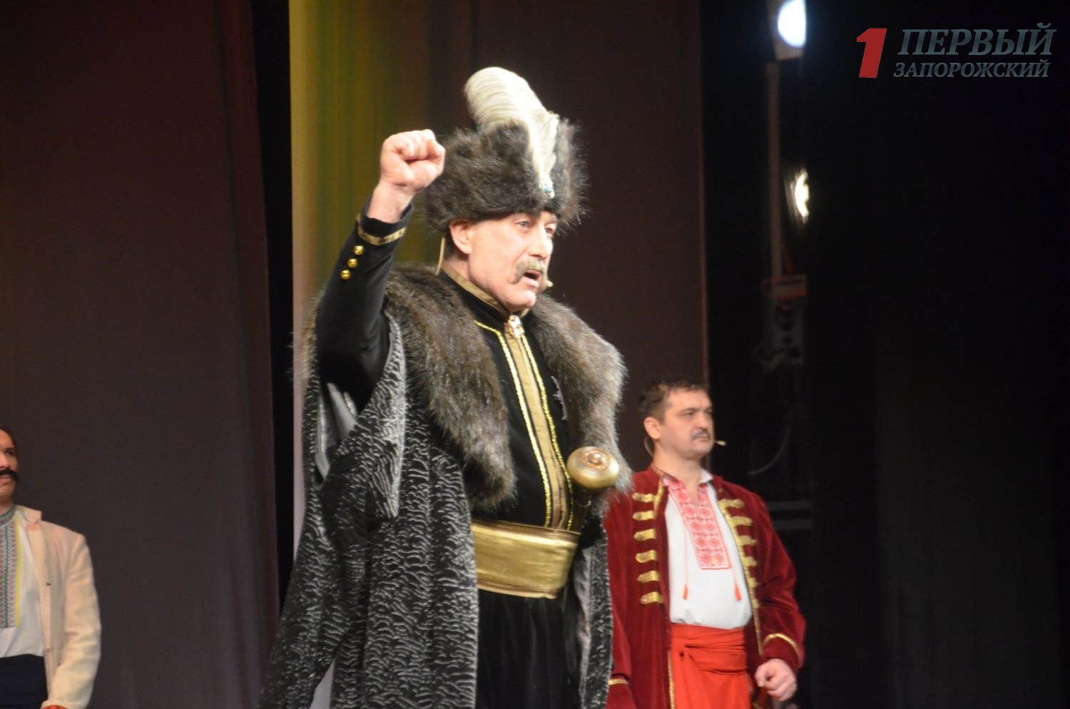 В Запорожье отметили День Соборности Украины в театре - ФОТО