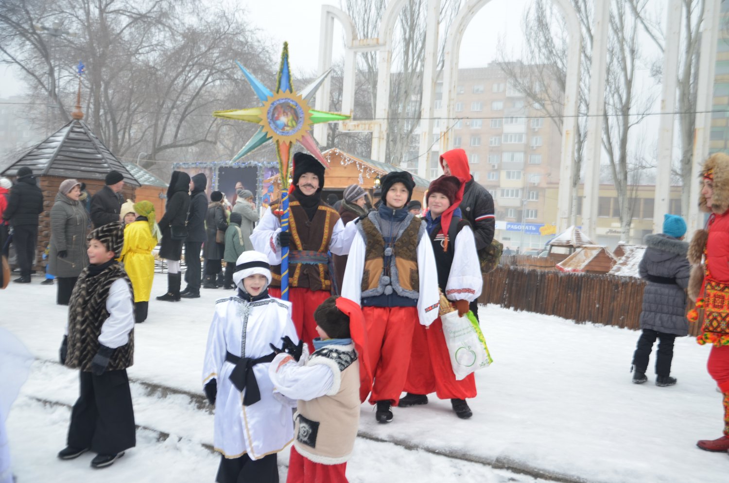 Запорожцы отметили Рождество на главной площади города - ФОТО