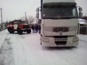 В Запорожской области из-за непогоды грузовик съехал на обочину - ФОТО