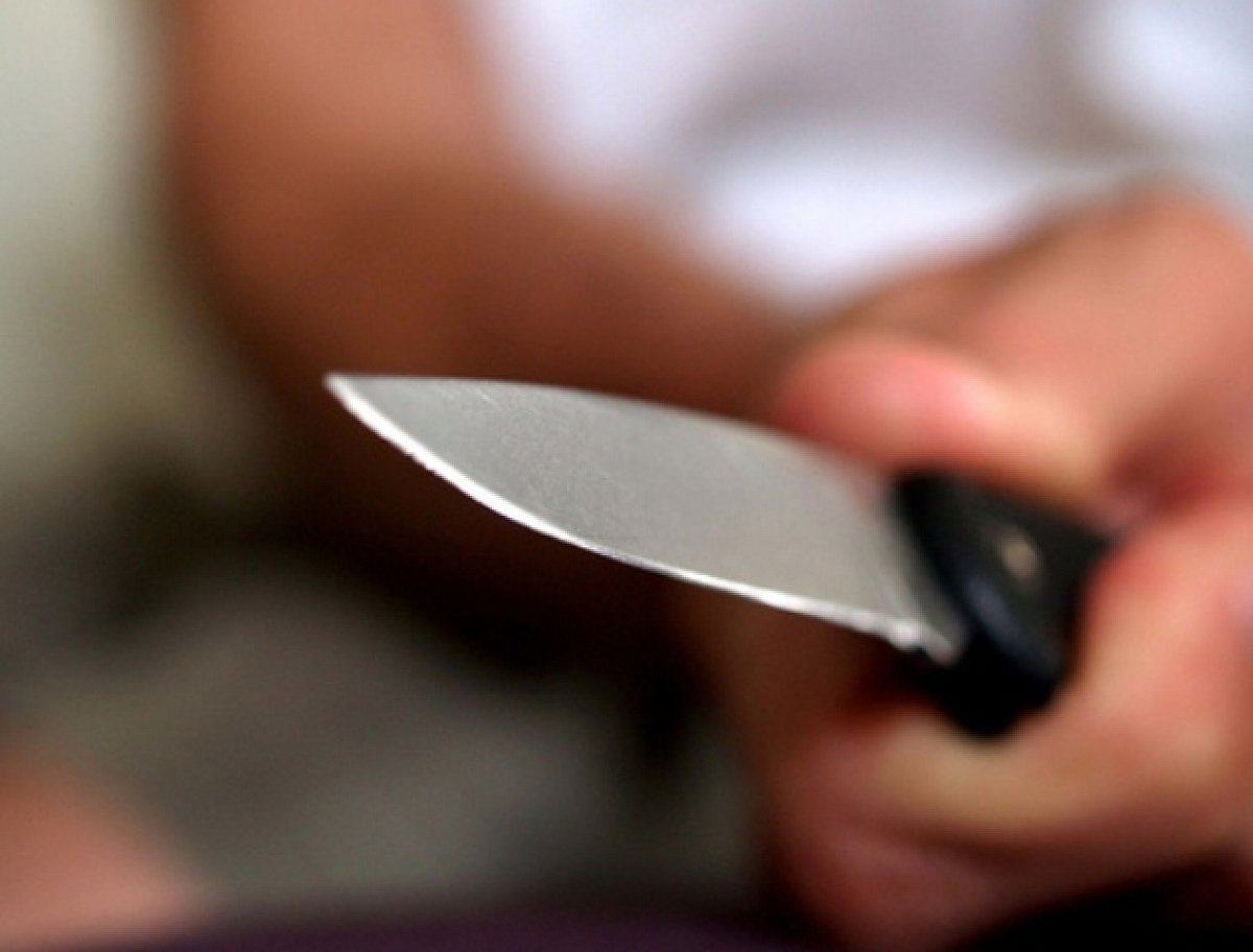 В Запорожской области женщину ударили ножом в собственном доме