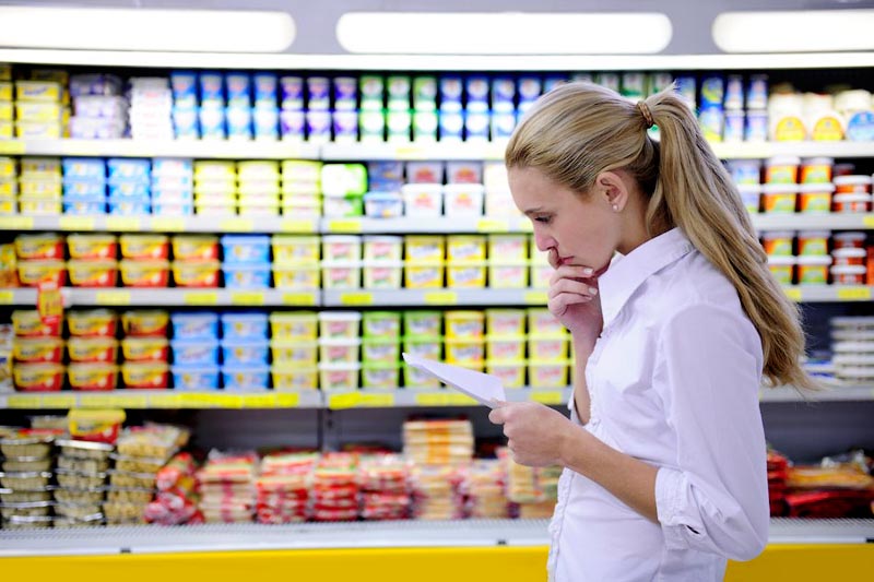 В запорожском супермаркете женщина купила десерт с волосами - ФОТО