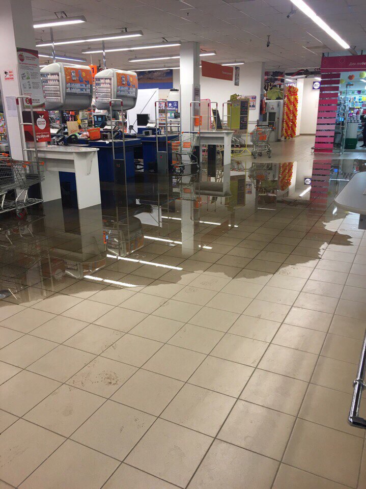 В Запорожской области затопило торговый центр - ФОТО, ВИДЕО