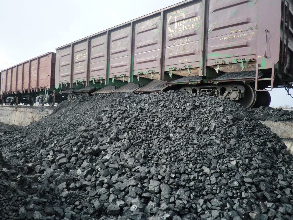 Через Запорожскую область массово идут составы с углем из Донбасса