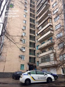 В Запорожье пьяный мужчина пытался спрыгнуть с 12 этажа - ВИДЕО