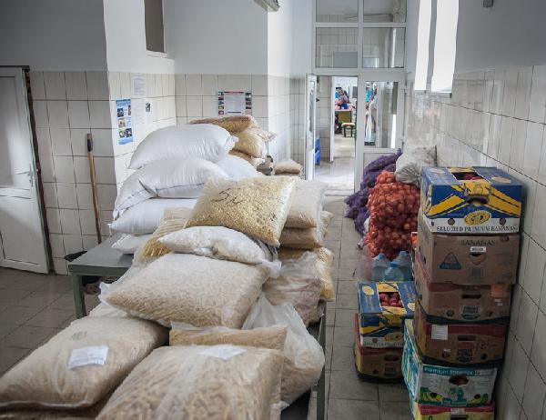 С миру по нитке:  запорожские предприниматели и чиновники собирают продукты и деньги для помощи жителям Авдеевки