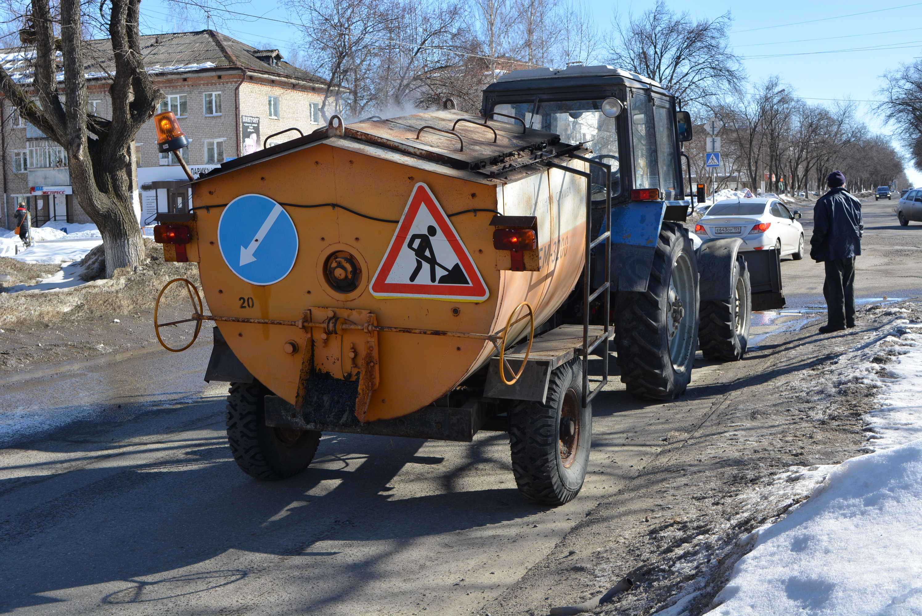 Запорожские коммунальщики готовятся ремонтировать дороги с помощью новой техники