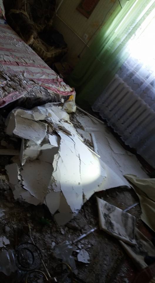 В Запорожье в квартире обвалился потолок - ФОТО