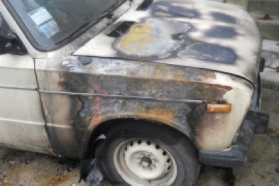 Неприятели подожгли автомобиль жителю Запорожской области