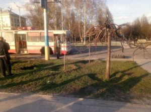 В Запорожье у троллейбуса на ходу отпало колесо - ФОТО