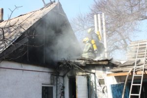 В Запорожье горел жилой дом - ФОТО