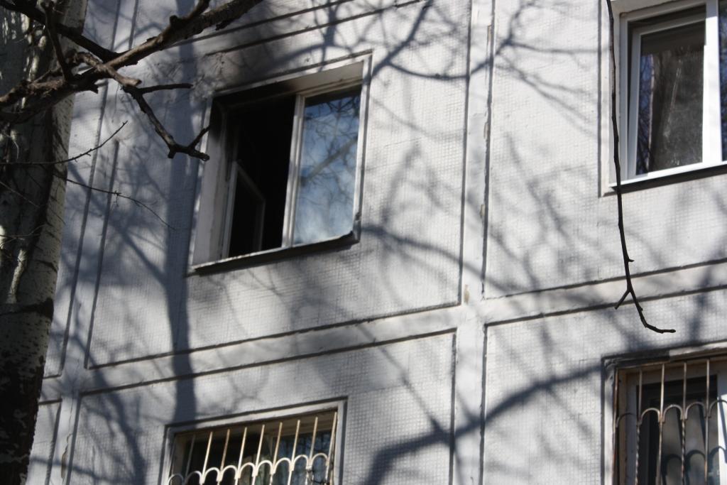В Запорожье в пылающей квартире едва не погибли маленькие дети - ФОТО