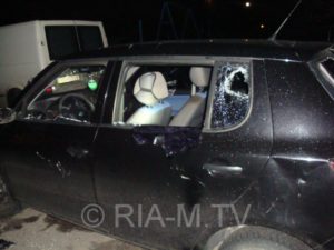 В Запорожской области разгромили битами два автомобиля - ФОТО